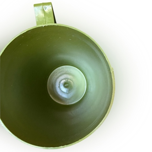 Vintage Tupperware Green Pitcher with White Flip-Top Lid – 8.5” Tall - Picture 9 of 10